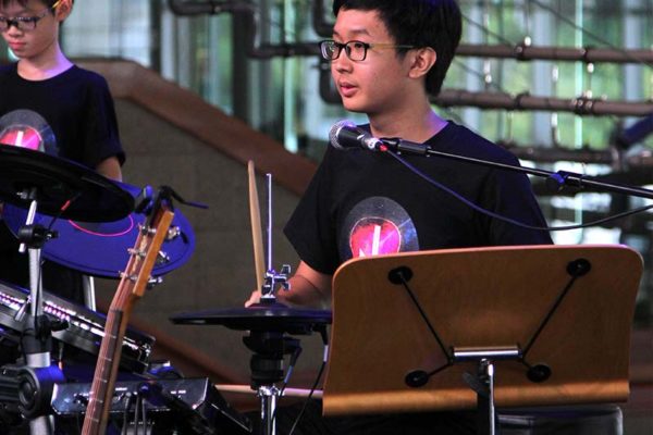 esplanade concourse drummer